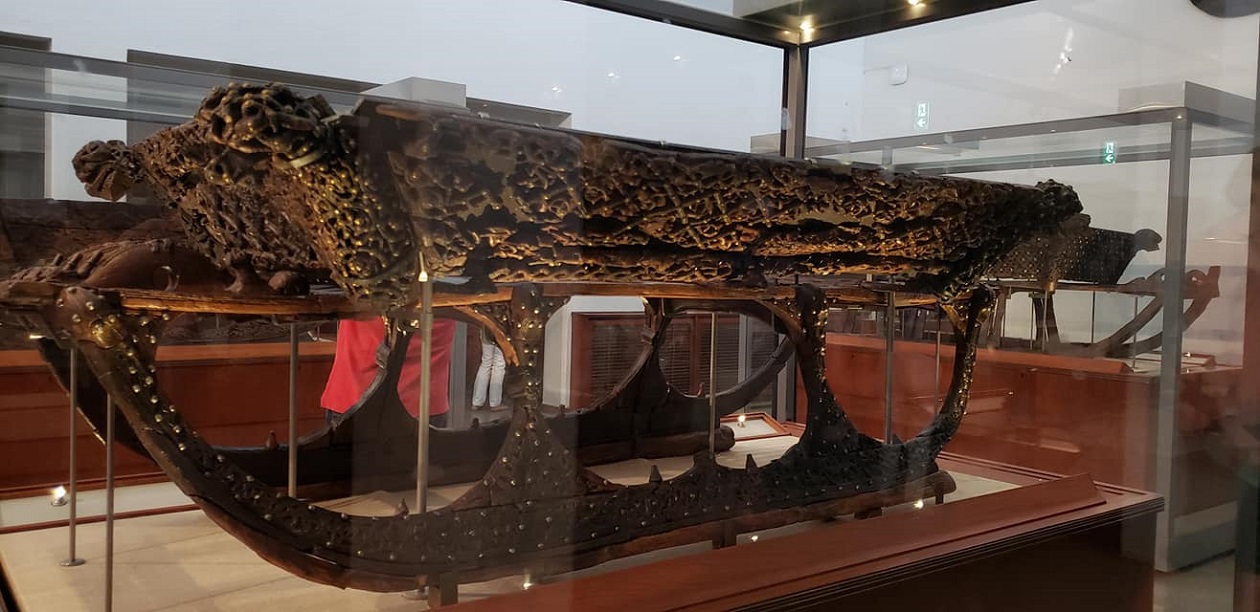 A sleigh found in a burial ship